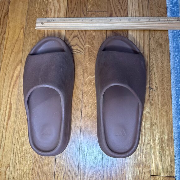 Genuine Yeezy Slides/Slip-on Sandals in Flax (Brown), Men\'s Size 10 main image 4